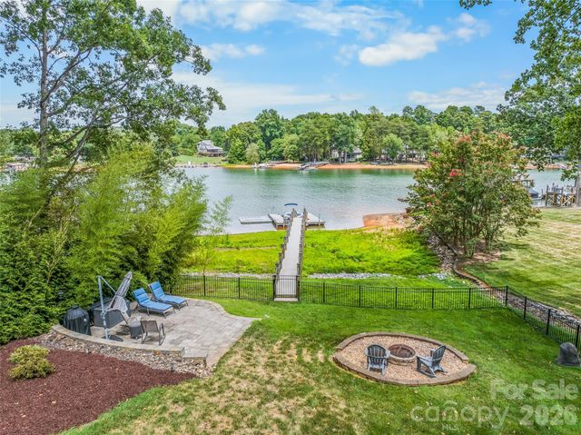 175 Woodstream Circle, Mooresville, NC 28117