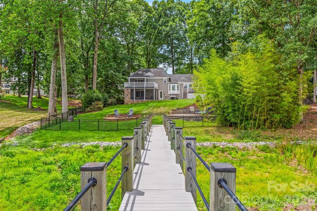 175 Woodstream Circle, Mooresville, NC 28117