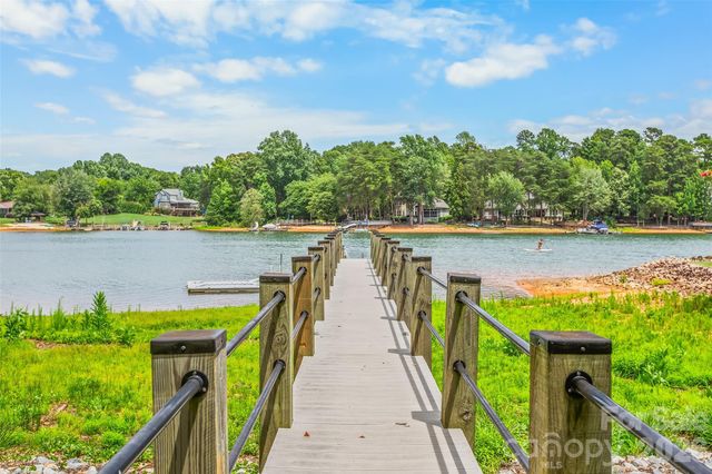 175 Woodstream Circle, Mooresville, NC 28117