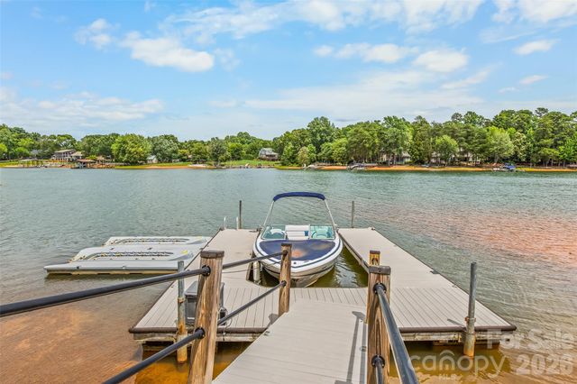 175 Woodstream Circle, Mooresville, NC 28117