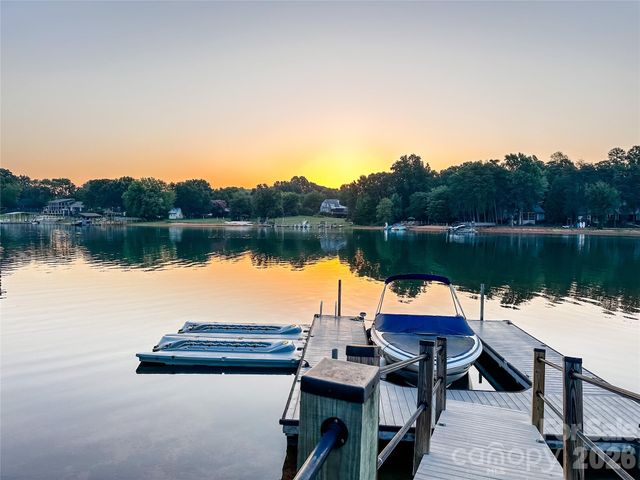 175 Woodstream Circle, Mooresville, NC 28117