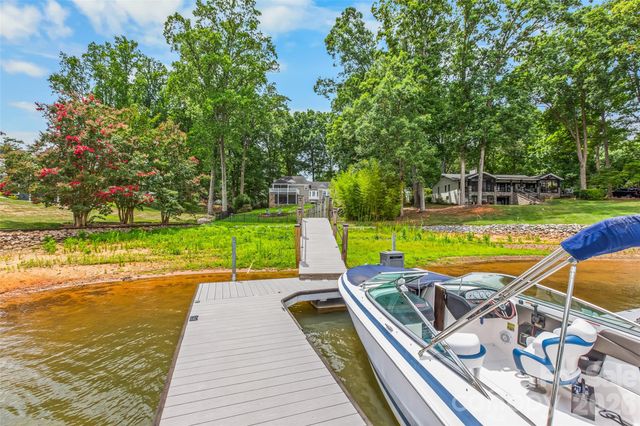 175 Woodstream Circle, Mooresville, NC 28117
