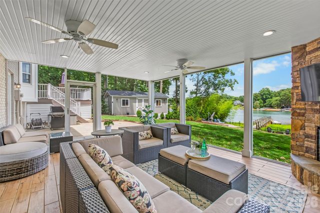175 Woodstream Circle, Mooresville, NC 28117