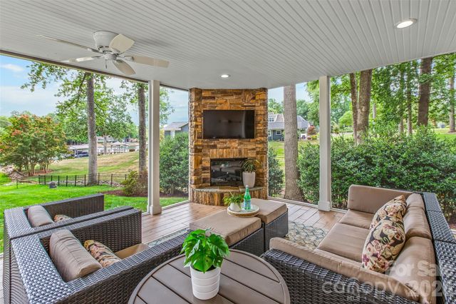 175 Woodstream Circle, Mooresville, NC 28117