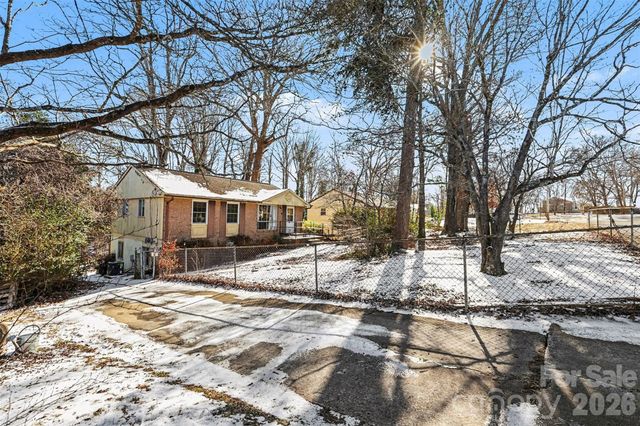 2320 Vinton Drive, Dallas, NC 28034