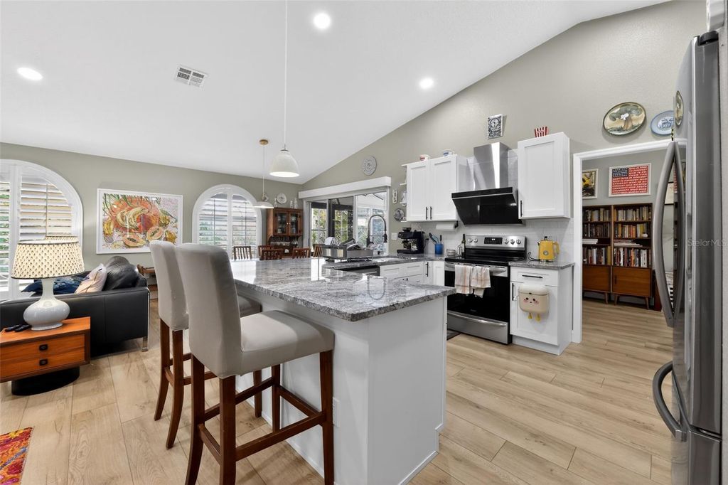 Image 11 of property listing at 4667 HAMLETS GROVE DRIVE, Sarasota, FL 34235