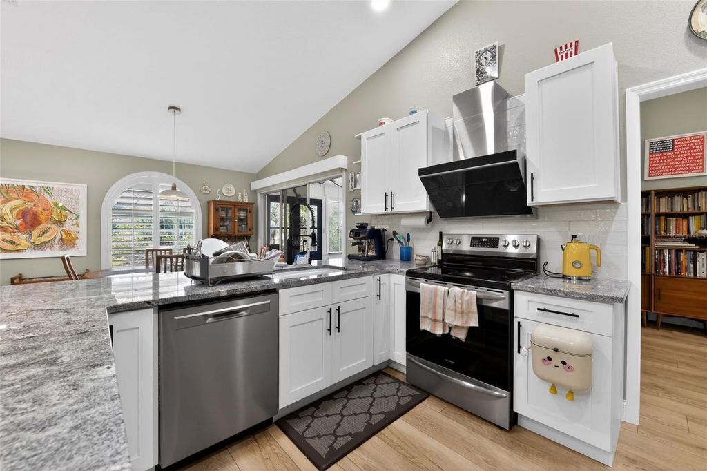 Image 12 of property listing at 4667 HAMLETS GROVE DRIVE, Sarasota, FL 34235