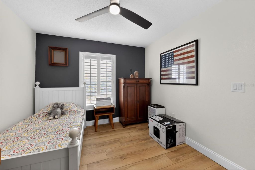 Image 17 of property listing at 4667 HAMLETS GROVE DRIVE, Sarasota, FL 34235