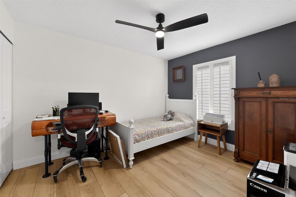 Image 18 of property listing at 4667 HAMLETS GROVE DRIVE, Sarasota, FL 34235