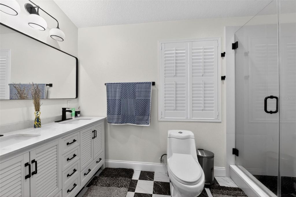 Image 24 of property listing at 4667 HAMLETS GROVE DRIVE, Sarasota, FL 34235