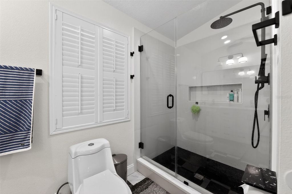 Image 25 of property listing at 4667 HAMLETS GROVE DRIVE, Sarasota, FL 34235