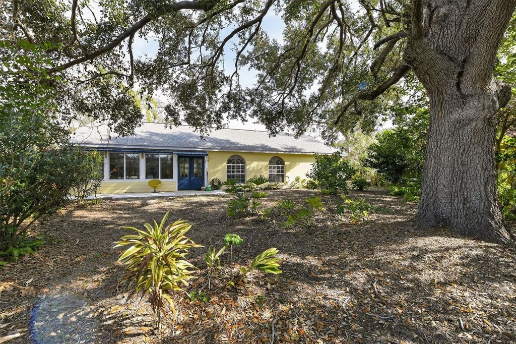 Image 29 of property listing at 4667 HAMLETS GROVE DRIVE, Sarasota, FL 34235