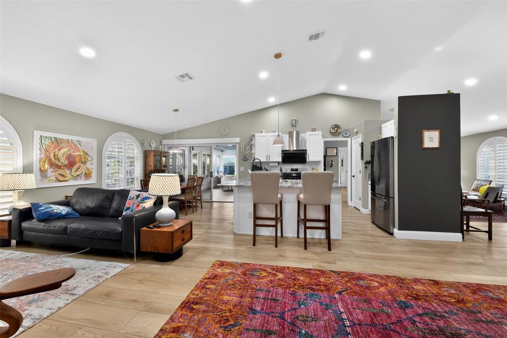 Image 6 of property listing at 4667 HAMLETS GROVE DRIVE, Sarasota, FL 34235