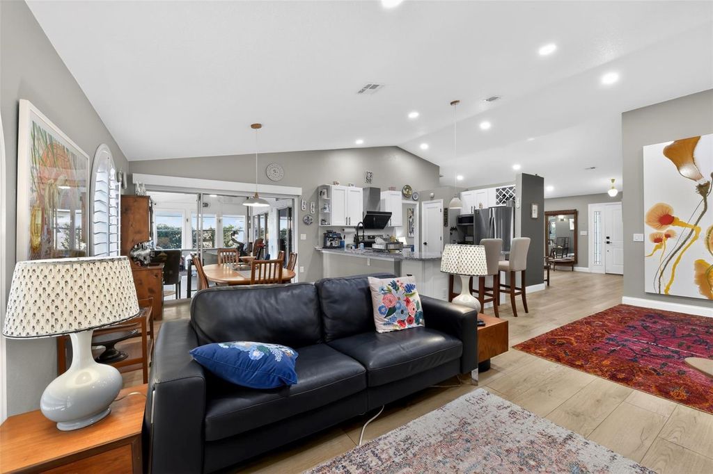 Image 8 of property listing at 4667 HAMLETS GROVE DRIVE, Sarasota, FL 34235