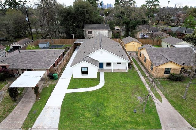 304 Graceland Street, Houston, TX 77009