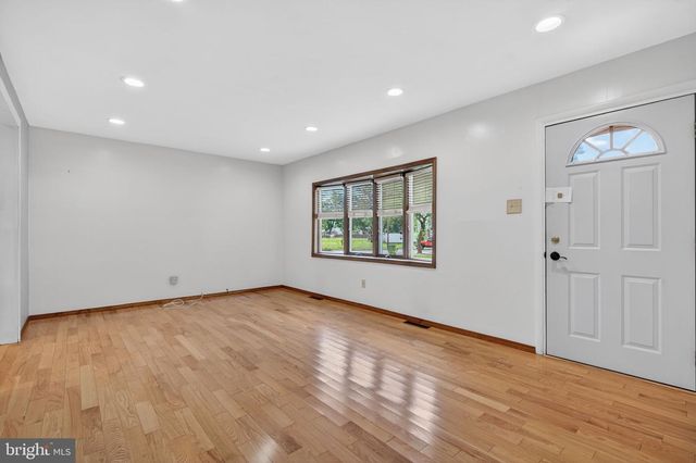 43 ABINGTON AVE, Marlton, NJ 08053