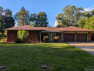 200 Astorwood, Pontiac, MI 48341