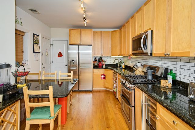 6558 N Washtenaw Avenue 2, Chicago, IL 60645