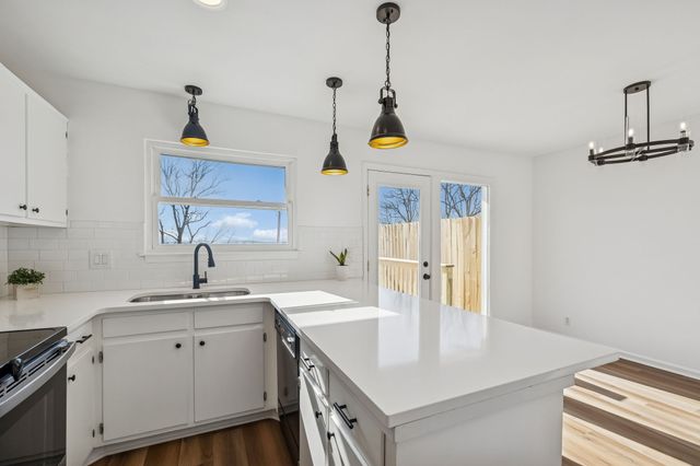 313 Huntington Ridge Dr, Nashville, TN 37211