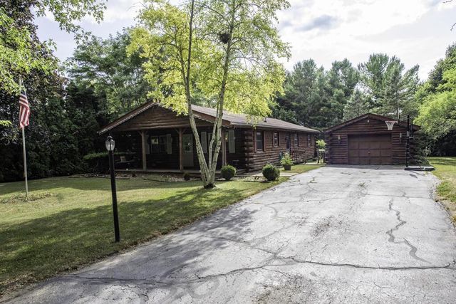 8214 203rd AVENUE, Bristol, WI 53104