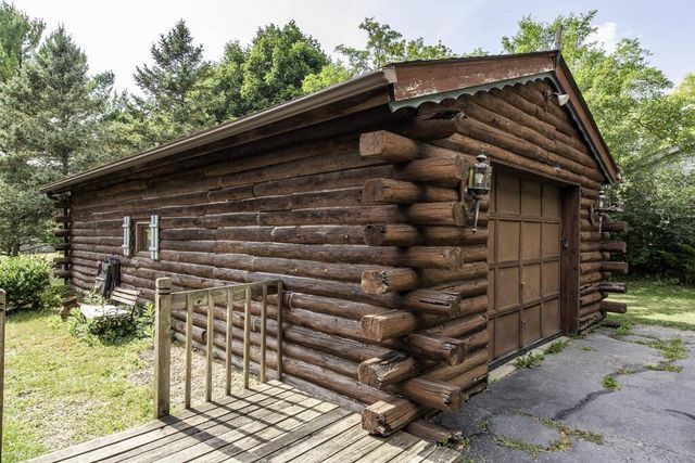 8214 203rd AVENUE, Bristol, WI 53104