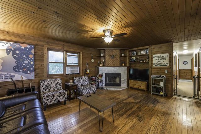 8214 203rd AVENUE, Bristol, WI 53104