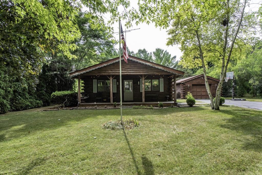 8214 203rd AVENUE, Bristol, WI 53104