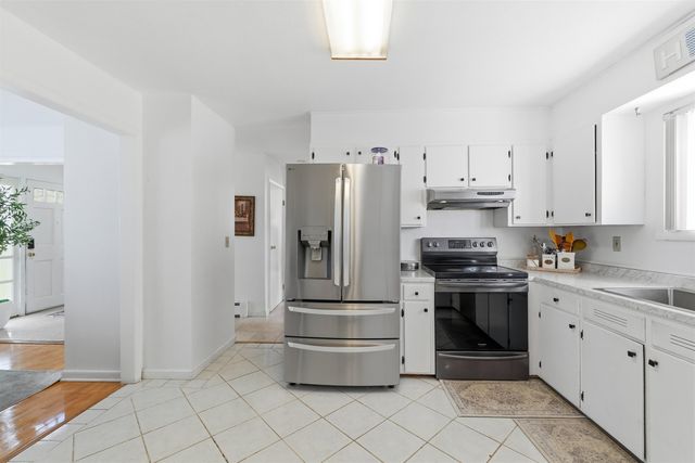 890 Essex Road, Williston, VT 05495