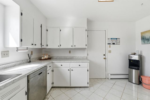 890 Essex Road, Williston, VT 05495