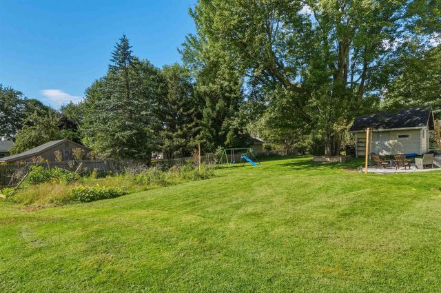 890 Essex Road, Williston, VT 05495