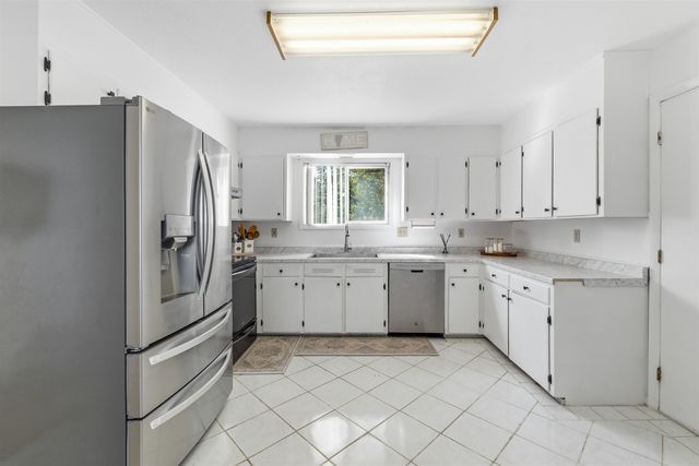 890 Essex Road, Williston, VT 05495