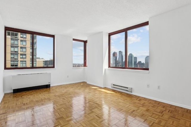 474 48th Ave Apt 35F, New York City, NY 11109