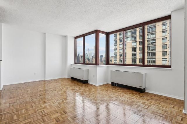 474 48th Ave Apt 35F, New York City, NY 11109