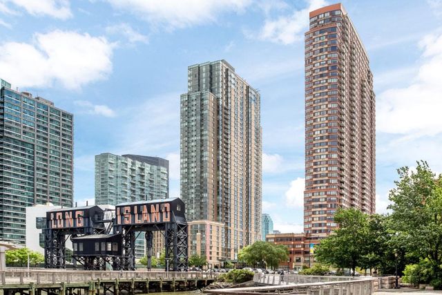 474 48th Ave Apt 35F, New York City, NY 11109