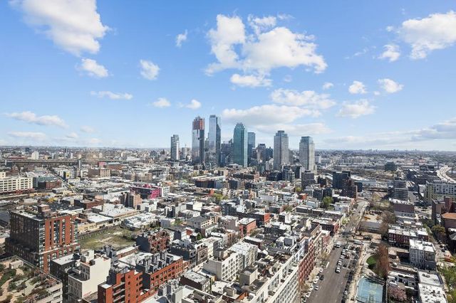 474 48th Ave Apt 35F, New York City, NY 11109