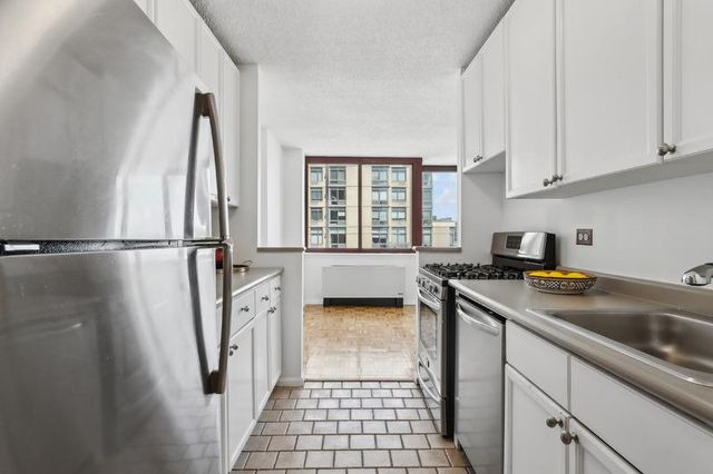 474 48th Ave Apt 35F, New York City, NY 11109