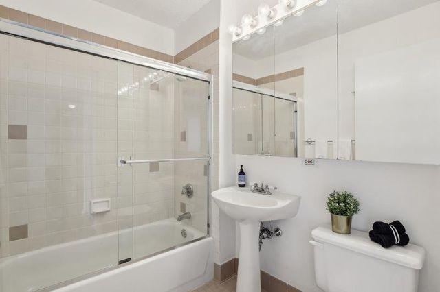 474 48th Ave Apt 35F, New York City, NY 11109