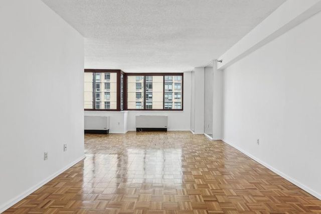 474 48th Ave Apt 35F, New York City, NY 11109