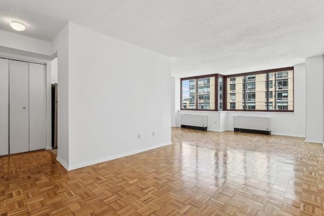 474 48th Ave Apt 35F, New York City, NY 11109