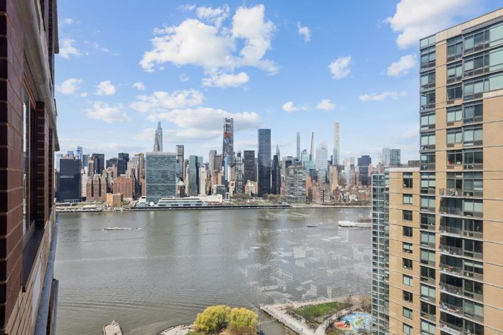 474 48th Ave Apt 35F, New York City, NY 11109