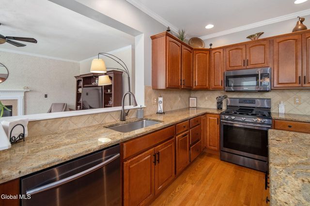 37 Farmview Lane, Halfmoon, NY 12188