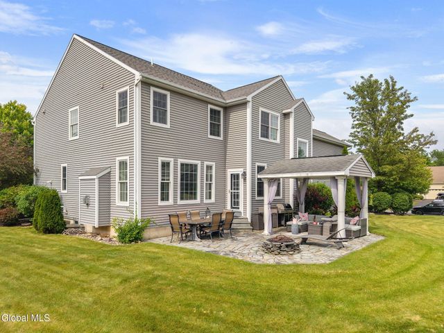 37 Farmview Lane, Halfmoon, NY 12188