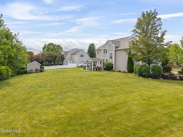 37 Farmview Lane, Halfmoon, NY 12188