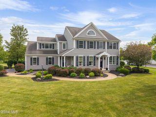 37 Farmview Lane, Halfmoon, NY 12188