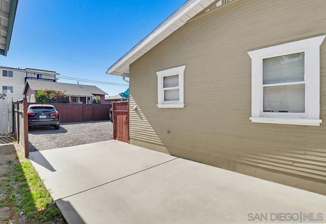4564 32nd, San Diego, CA 92116