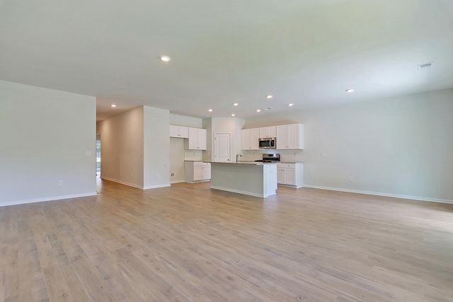 610 Winter Wren Way, Moncks Corner, SC 29461