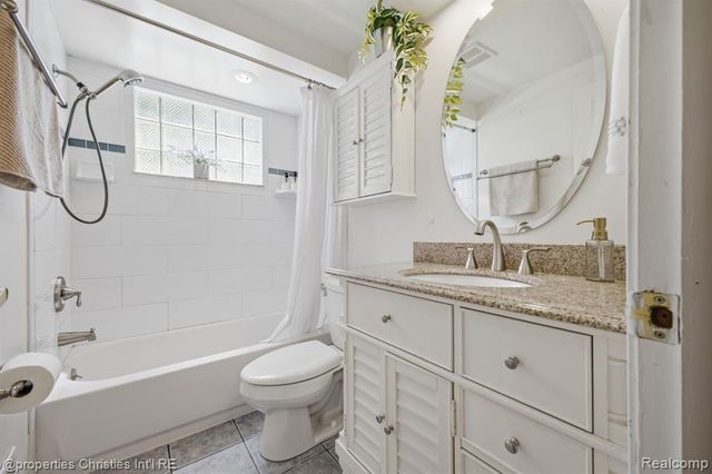 2805 Pinto Drive, Commerce Twp, MI 48382