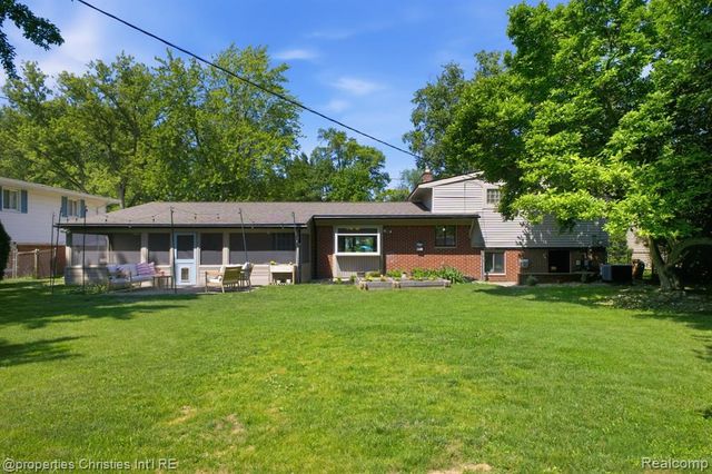2805 Pinto Drive, Commerce Twp, MI 48382