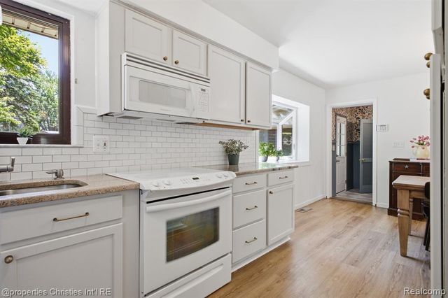 2805 Pinto Drive, Commerce Twp, MI 48382