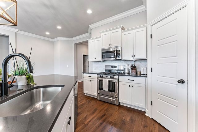 2706 SW Nottingham Avenue, Bentonville, AR 72713